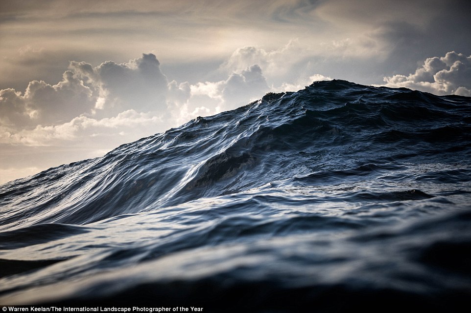 2BBA31C600000578-3213890-Wollongong_based_Warren_Keelan_is_a_seascape_and_ocean_photograp-a-3_1440747268569