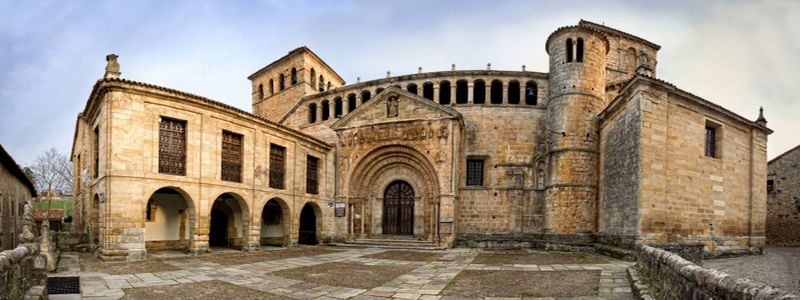 Panorámica de la Colegiata de Santillana del Mar