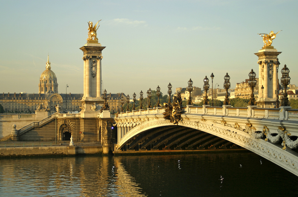 LE PONT ALEXANDRE III ET LES INVALIDES - PARIS   ILE-DE-FRANCE ARCHITECTURE EUROPE FLEUVE FRANCE MONUMENT PARIS PATRIMOINE PONT SEINE TOURISME PUENTE DE ALEJANDRO III