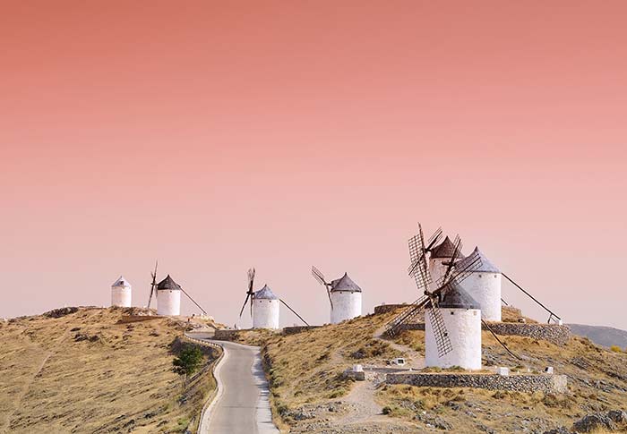 spain-castilla-la-mancha-consuegra-windmills-thinkstockphotos-453075865