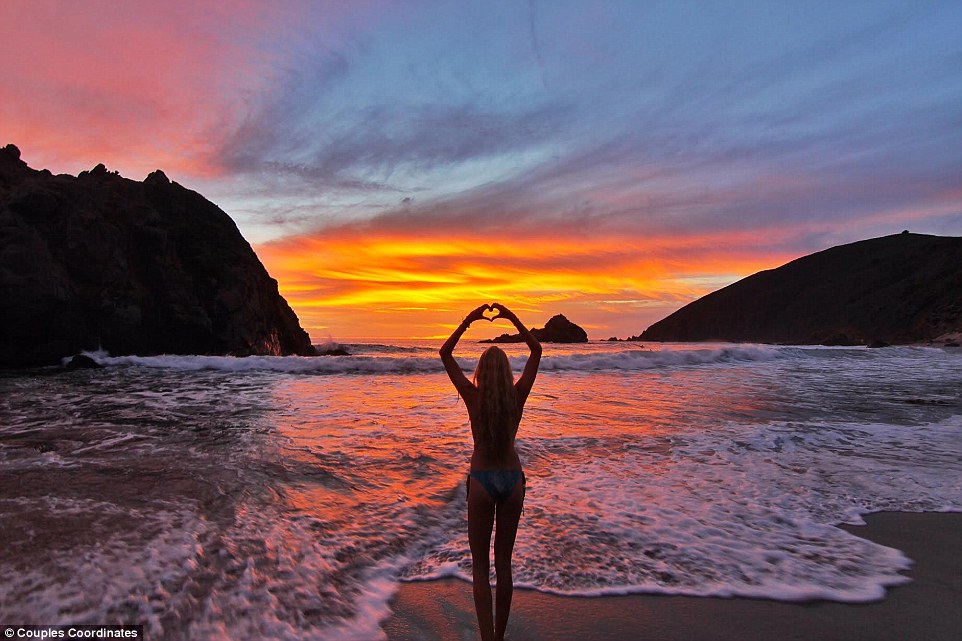 2BEFFA4F00000578-3214419-What_s_not_to_love_Alexandra_makes_a_heart_shape_with_her_hands_-a-16_1441365214660