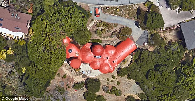 2BF09C4000000578-0-From_above_the_Flintstone_House_looks_like_bubbles_or_red_berrie-m-24_1441319404586