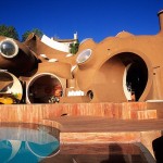 Conoce la Maison Bulle, la casa futurista de Pierre Cardin que ahora pone a la venta