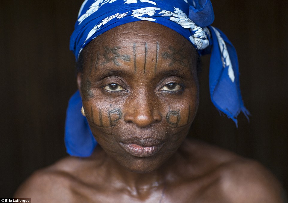 2CFB7C1700000578-3256606-Scarification_is_a_dying_art_but_it_is_still_carried_out_in_rura-a-132_1443730730784