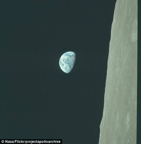 2D1BDAD300000578-3260346-The_first_manned_mission_to_the_moon_was_Apollo_8_which_circled_-a-61_1444042131079