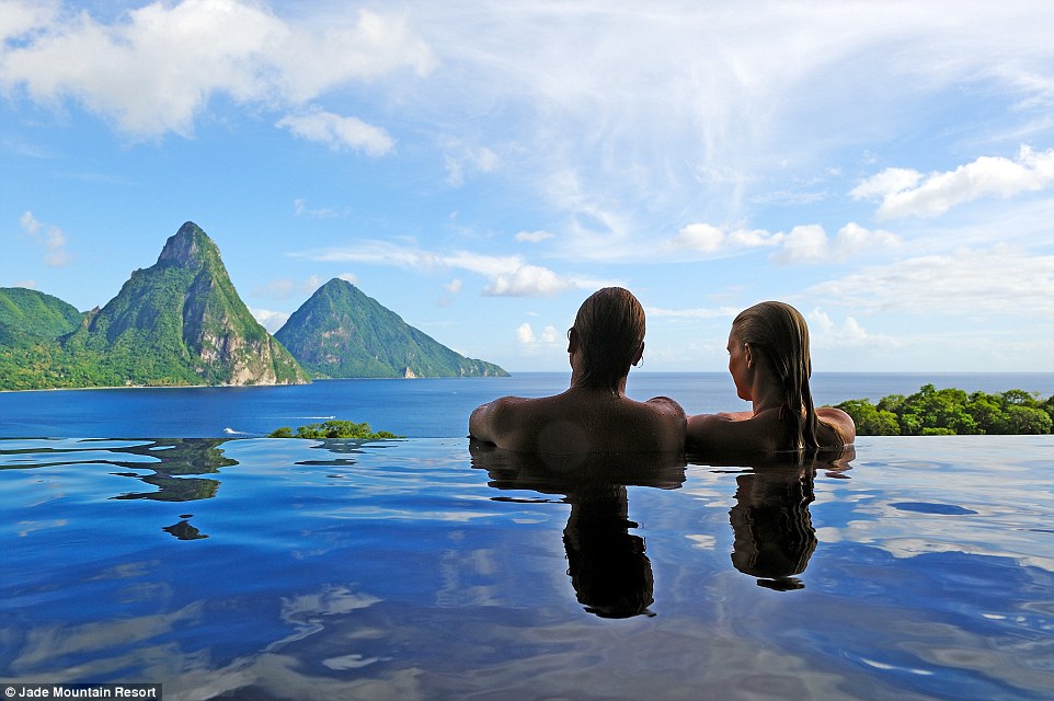 2D34A07F00000578-3265077-Billed_as_St_Lucia_s_most_romantic_luxury_resort_Jade_Mountain_b-a-5_1444722189399