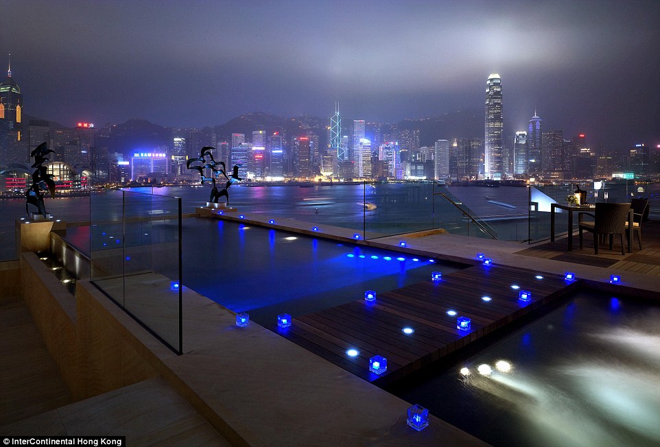 2D3CC36600000578-3265077-The_Presidential_Suite_at_InterContinental_Hong_Kong_has_spectac-a-6_1444722189401