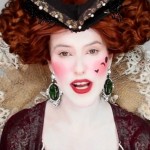 Un video recrea los dos mil años de maquillaje: de una diosa griega a una belleza moderna vampy