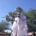 Un hombre crea un drone fantasma para aterrorizar a su barrio de Arizona Un hombre crea un drone fantasma para aterrorizar a su barrio de Arizona