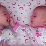2DA5C73400000578-3283906-This_heartwarming_video_shows_the_identical_twin_sisters_happily-a-21_1445478112451 2DA5C73400000578-3283906-This_heartwarming_video_shows_the_identical_twin_sisters_happily-a-21_1445478112451