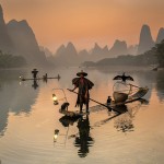 2E08ADB000000578-3300001-Fishermen_while_catching_fishes_from_Li_River_in_the_northeast_o-a-68_1446458276780