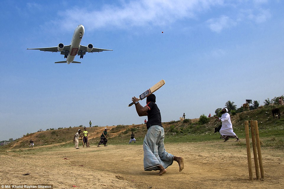 2E08AF1C00000578-3300001-Travel_Honourable_mention_Runway_Cricket_by_Md_Khalid_Rayhan_Sha-a-81_1446459821049