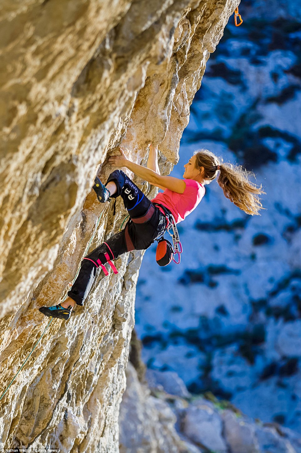 2E5E043700000578-3315121-Nail_biting_Rannveig_pictured_up_the_rock_face_at_St_Photis_wher-a-25_1447333206895