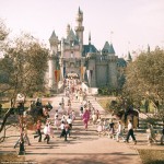 Así empezó la magia: fotografías raras revelan la emoción y el caos del día de la inauguración de Disneyland en 1955