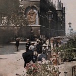 2E91A3D700000578-3323997-A_flower_seller_serves_customers_in_the_sun_with_the_big_clock_o-a-47_1447867516859 2E91A3D700000578-3323997-A_flower_seller_serves_customers_in_the_sun_with_the_big_clock_o-a-47_1447867516859