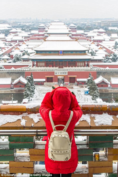 2ED3311200000578-3335083-In_the_morning_of_November_22_the_National_Palace_Museum_in_Beij-a-15_1448552590176
