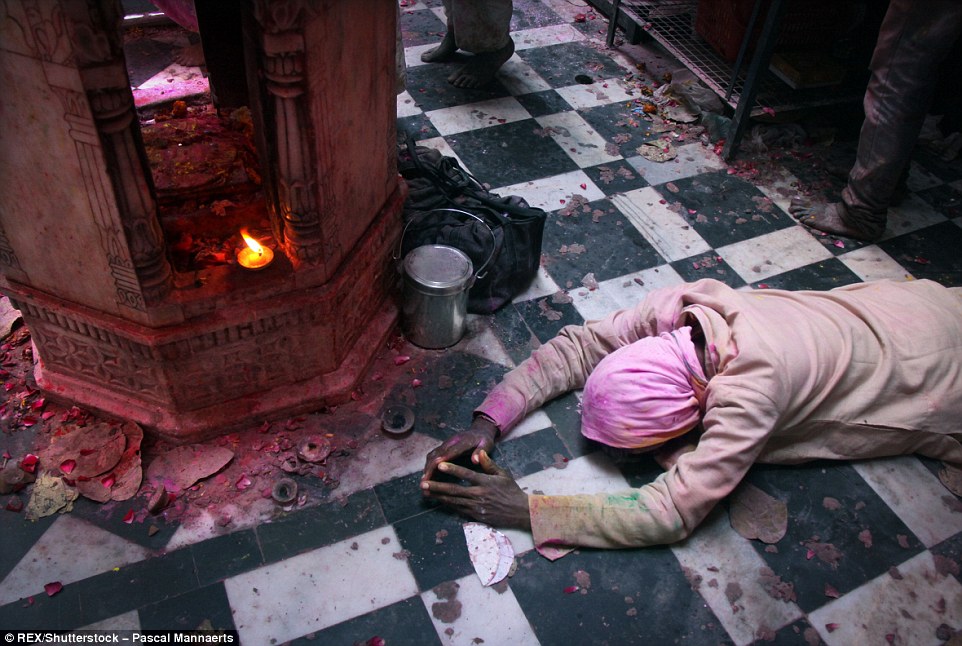 3171271100000578-3458257-A_man_gives_prayer_at_the_Banke_Bihari_temple_Originally_Holi_wa-a-96_1456147926853