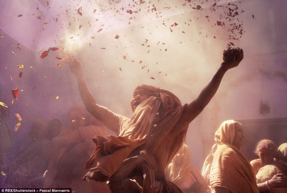 317127CC00000578-3458257-During_Holi_social_barriers_are_broken_People_from_all_walks_of_-a-88_1456147884829