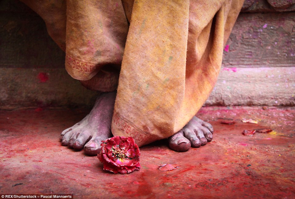 3171280A00000578-0-Hindus_believe_that_Holi_is_the_moment_to_enjoy_abundant_colours-a-33_1456150485239