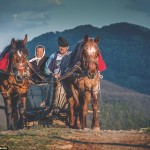 Retratos de los pueblos remotos de Rumanía, donde los residentes luchan por mantener un estilo de vida casi medieval.